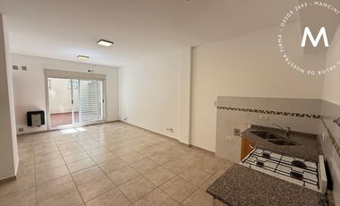 Departamento en venta de 2 ambientes con patio - Villa Ballester Centro