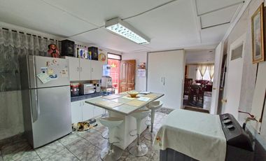 HERMOSA CASA DE   4 DORM 2 BAÑOS  1 ESTAC CASA  LO ESPEJO