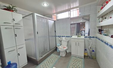 HERMOSA CASA DE   4 DORM 2 BAÑOS  1 ESTAC CASA  LO ESPEJO