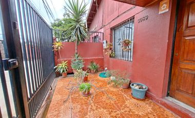 HERMOSA CASA DE   4 DORM 2 BAÑOS  1 ESTAC CASA  LO ESPEJO