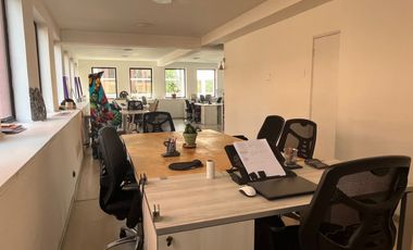 AMPLIA OFICINA, CON ESPACIOS LUMINOSOS, METRO L1