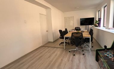AMPLIA OFICINA, CON ESPACIOS LUMINOSOS, METRO L1