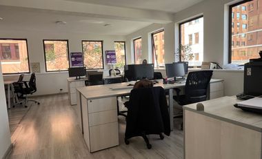 AMPLIA OFICINA, CON ESPACIOS LUMINOSOS, METRO L1