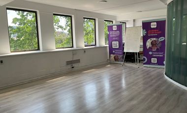 AMPLIA OFICINA, CON ESPACIOS LUMINOSOS, METRO L1