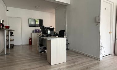 AMPLIA OFICINA, CON ESPACIOS LUMINOSOS, METRO L1