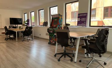 AMPLIA OFICINA, CON ESPACIOS LUMINOSOS, METRO L1