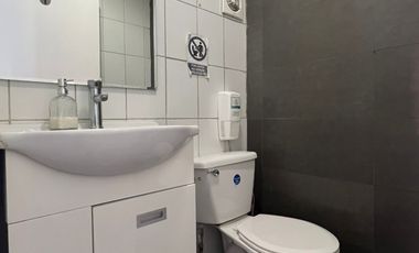 AMPLIA OFICINA, CON ESPACIOS LUMINOSOS, METRO L1