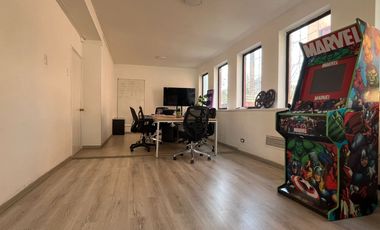 AMPLIA OFICINA, CON ESPACIOS LUMINOSOS, METRO L1