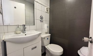 AMPLIA OFICINA, CON ESPACIOS LUMINOSOS, METRO L1