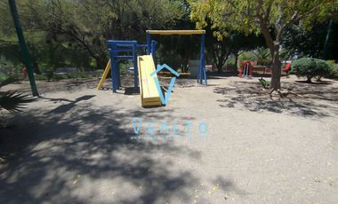 ARRIENDO CASA  ESQUINA DE 2 PISOS  EN CIUDAD DE LOS VALLES