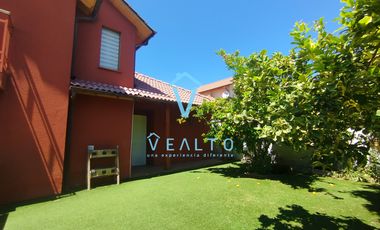 ARRIENDO CASA  ESQUINA DE 2 PISOS  EN CIUDAD DE LOS VALLES