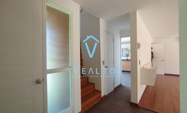 ARRIENDO CASA  ESQUINA DE 2 PISOS  EN CIUDAD DE LOS VALLES