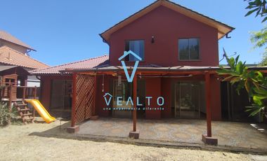 ARRIENDO CASA  ESQUINA DE 2 PISOS  EN CIUDAD DE LOS VALLES