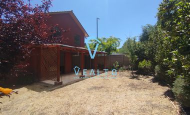 ARRIENDO CASA  ESQUINA DE 2 PISOS  EN CIUDAD DE LOS VALLES