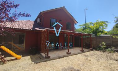 ARRIENDO CASA  ESQUINA DE 2 PISOS  EN CIUDAD DE LOS VALLES