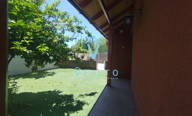 ARRIENDO CASA  ESQUINA DE 2 PISOS  EN CIUDAD DE LOS VALLES