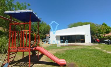 ARRIENDO CASA  ESQUINA DE 2 PISOS  EN CIUDAD DE LOS VALLES