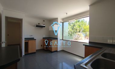 ARRIENDO CASA  ESQUINA DE 2 PISOS  EN CIUDAD DE LOS VALLES