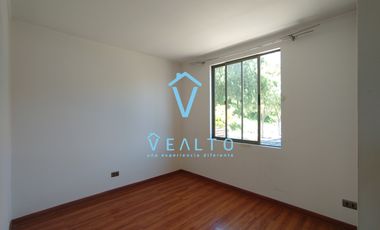 ARRIENDO CASA  ESQUINA DE 2 PISOS  EN CIUDAD DE LOS VALLES