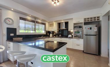 Casa en venta con renta en  La Lomada De Pilar