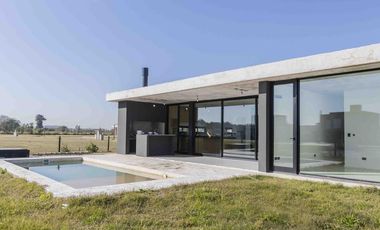 Casa en venta barrio Lares de Canning