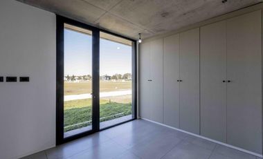 Casa en venta barrio Lares de Canning