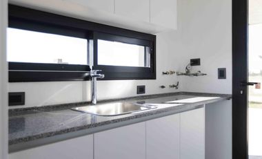 Casa en venta barrio Lares de Canning