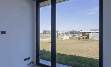 Casa en venta barrio Lares de Canning