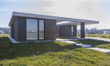 Casa en venta barrio Lares de Canning