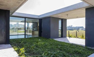 Casa en venta barrio Lares de Canning