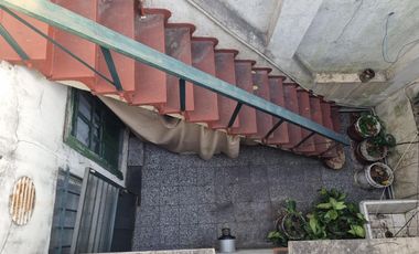 Casa 3 ambientes con cochera.- venta