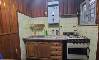 Casa 3 ambientes con cochera.- venta