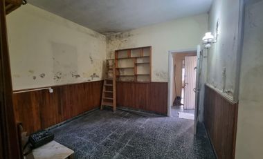 Casa 3 ambientes con cochera.- venta