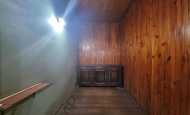 Casa 3 ambientes con cochera.- venta