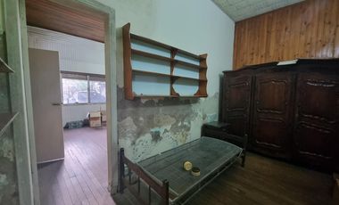 Casa 3 ambientes con cochera.- venta