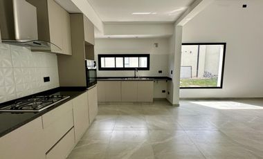 VENTA, CASA, SAN MATIAS, AREA 4, LOTE AL 700, 5 AMBIENTES