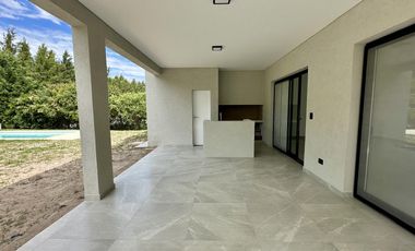 VENTA, CASA, SAN MATIAS, AREA 4, LOTE AL 700, 5 AMBIENTES