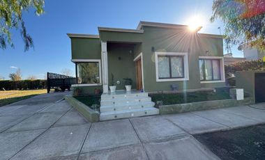 Casa en  barrio privado La Fontana