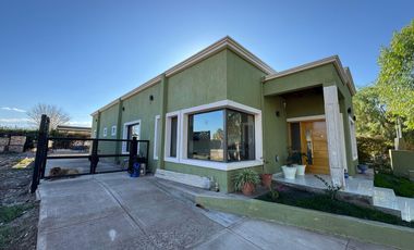 Casa en  barrio privado La Fontana