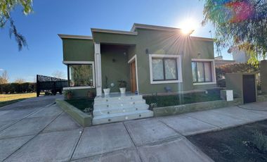 Casa en  barrio privado La Fontana