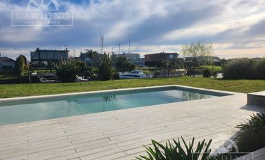 Casa en Barrio Náutico Albanueva con 2 Cocheras Cubiertas