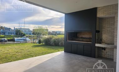 Casa en Barrio Náutico Albanueva con 2 Cocheras Cubiertas