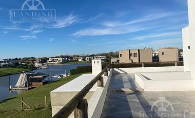 Casa en Barrio Náutico Albanueva con 2 Cocheras Cubiertas