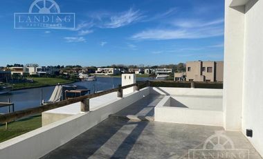 Casa en Barrio Náutico Albanueva con 2 Cocheras Cubiertas