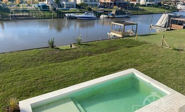 Casa en Barrio Náutico Albanueva con 2 Cocheras Cubiertas