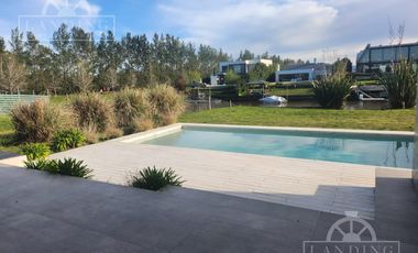 Casa en Barrio Náutico Albanueva con 2 Cocheras Cubiertas