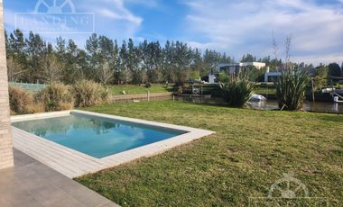 Casa en Barrio Náutico Albanueva con 2 Cocheras Cubiertas