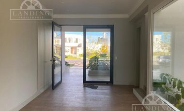 Casa en Barrio Náutico Albanueva con 2 Cocheras Cubiertas