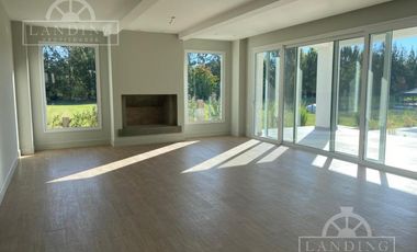 Casa en Barrio Náutico Albanueva con 2 Cocheras Cubiertas