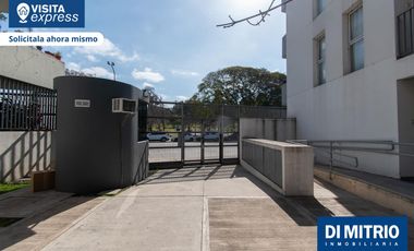 ¡Viví frente al Parque Lezama en este moderno 2 ambientes con balcón!